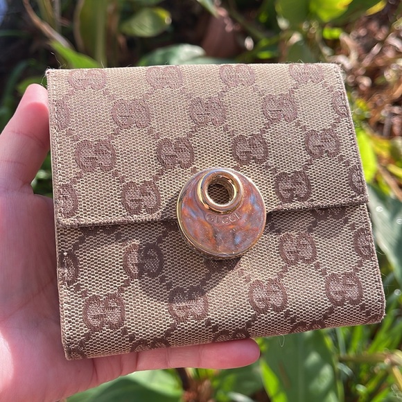 Authentic Vintage Gucci Wallet - Picture 5 of 17